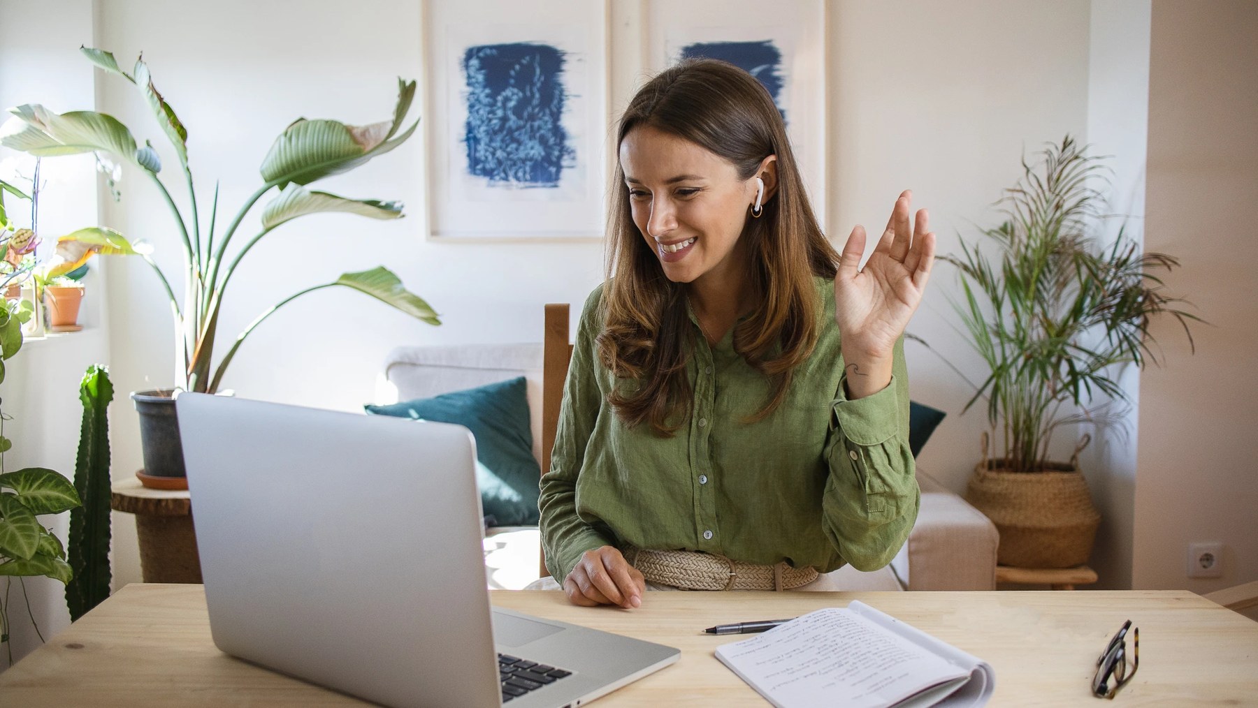 A confident corporate professional leading a live English coaching session